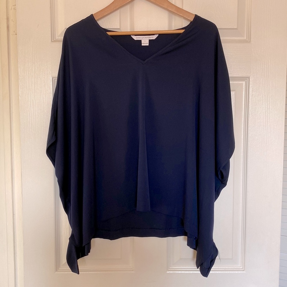 Diane von Furstenberg. Size Large. V-Neck Top w/Poncho-like fit. Navy Blue.